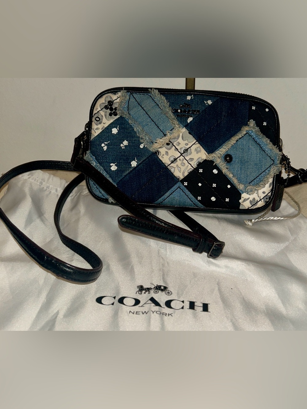 Coach Canyon Quilt Denim
Patchwork Crossbody Clutch/Crossbody bag - Picture 4 of 15